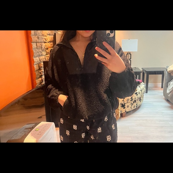 F21 - Fur Crew Sweater - Picture 3 of 3
